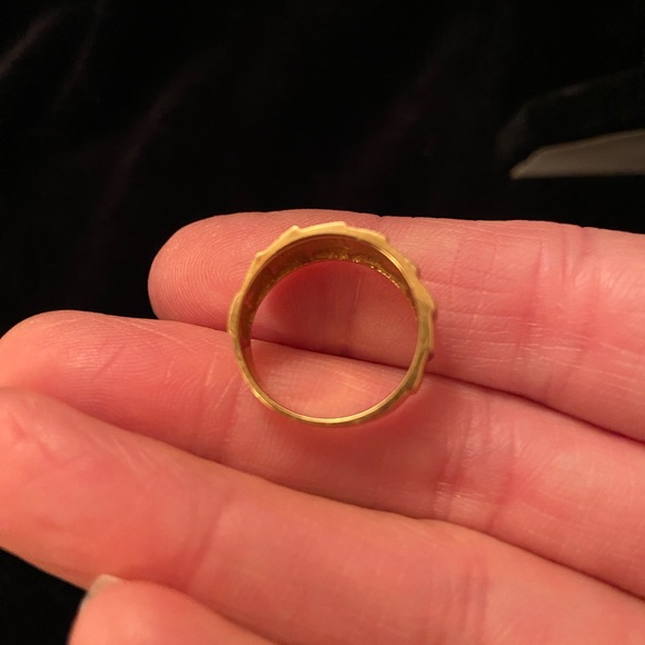 18KT Solid Yellow Gold Modern Textured Wide Heavy Band Ring Sz 5.5 - Picture 4 of 17